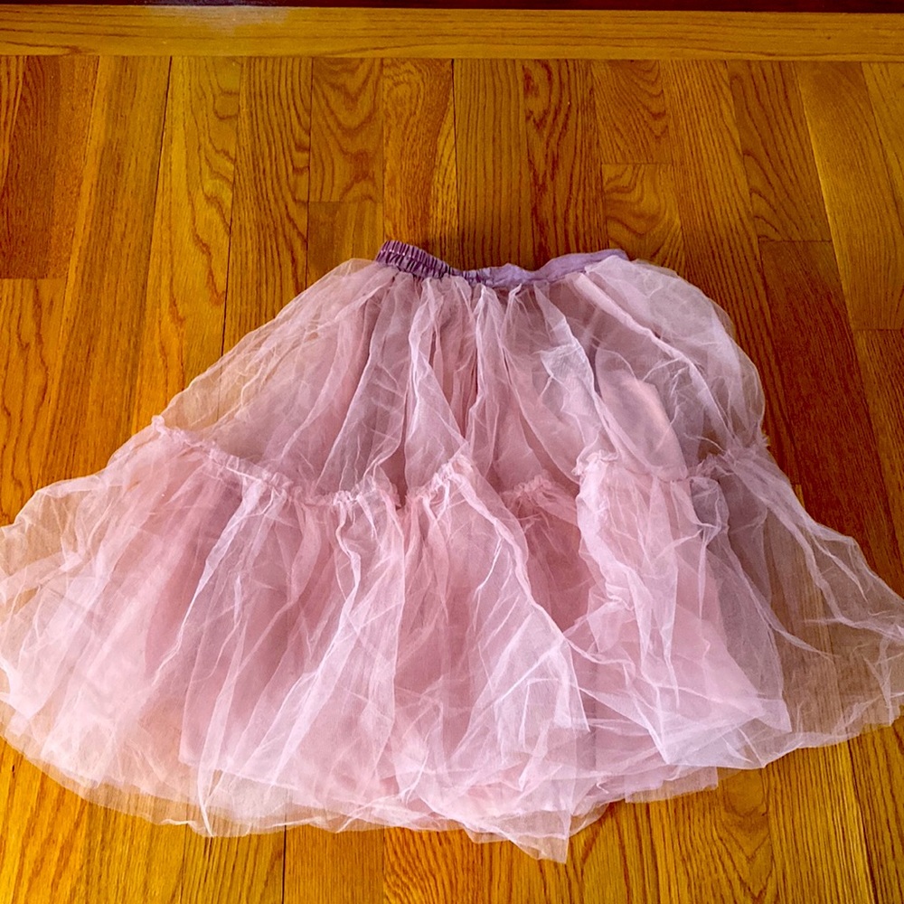Stunning skirt perfect for that pop of color